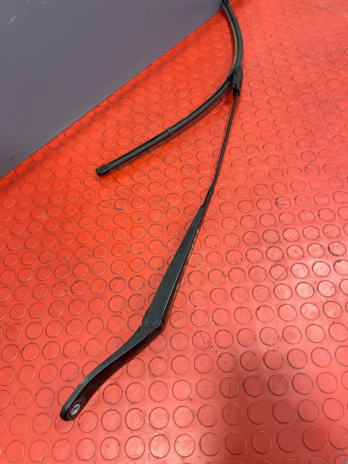 Peugeot Expert/Citroen Dispatch/Vauxhall Vivaro/Toyota Proace/Fiat Scudo WINDSCREEN WIPER ARM WORN BLADE Driver's Side 2016-2024 P/N 9808465680
