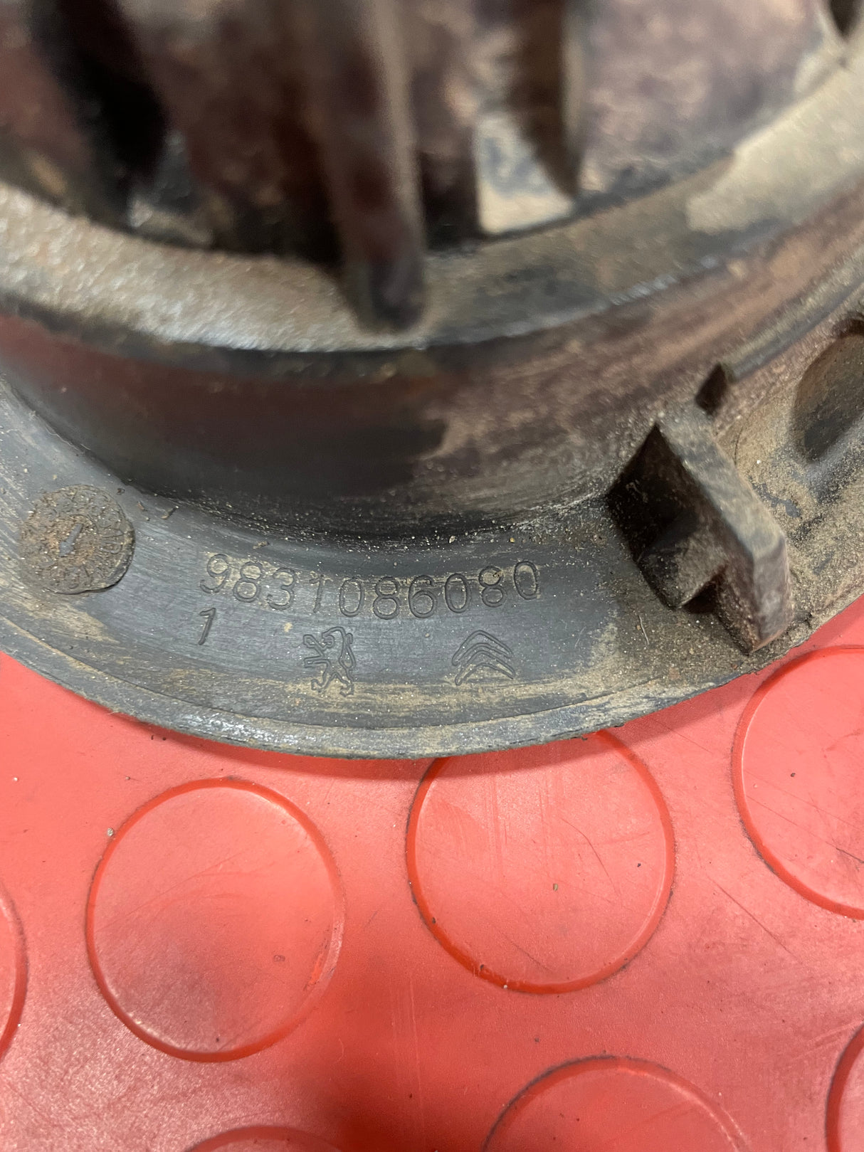 Citroen Berlingo/Peugeot Partner/vauxhall Combo/Toyota Proace City REAR COIL SPRING PAIR w/ RUBBER PLATE 2019-2024 P/N 9824534080