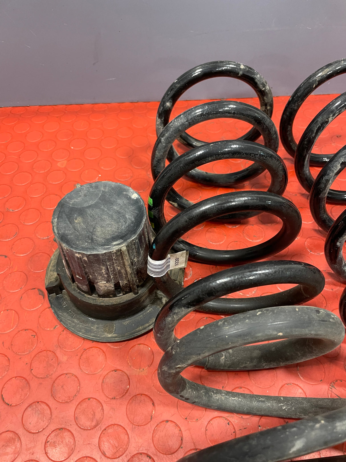 Citroen Berlingo/Peugeot Partner/vauxhall Combo/Toyota Proace City REAR COIL SPRING PAIR w/ RUBBER PLATE 2019-2024 P/N 9824534080
