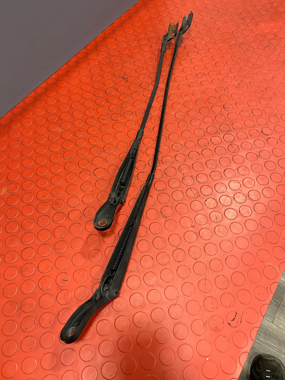 Citroen Berlingo/Peugeot Partner WINDSCREEN WIPERS (PAIR) No Blades 2008-2018   P/N 9682975280 - 1