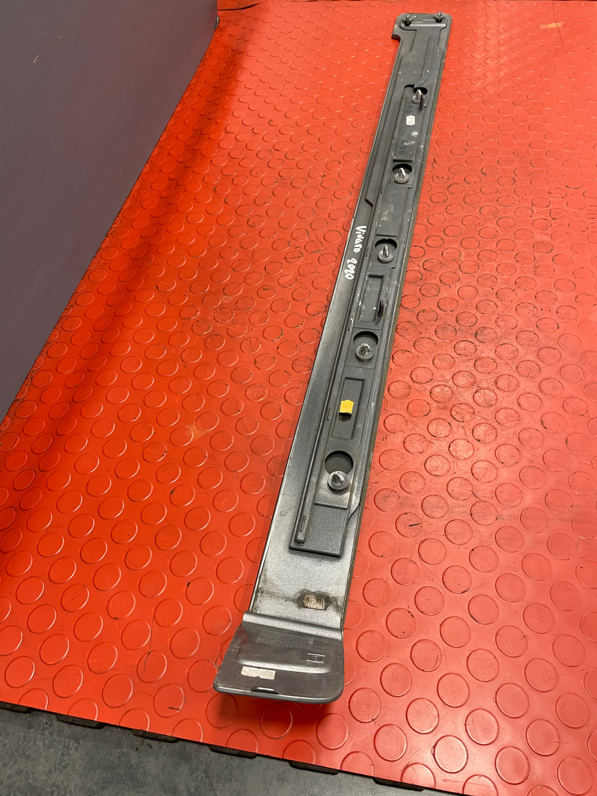 Vauxhall Vivaro/Citroen Dispatch/Peugeot Expert/Toyota Proace/Fiat Scudo DOOR RUNNER MOULDING COVER Passenger's Side (GREY) 2016-2024 P/N 9808384380