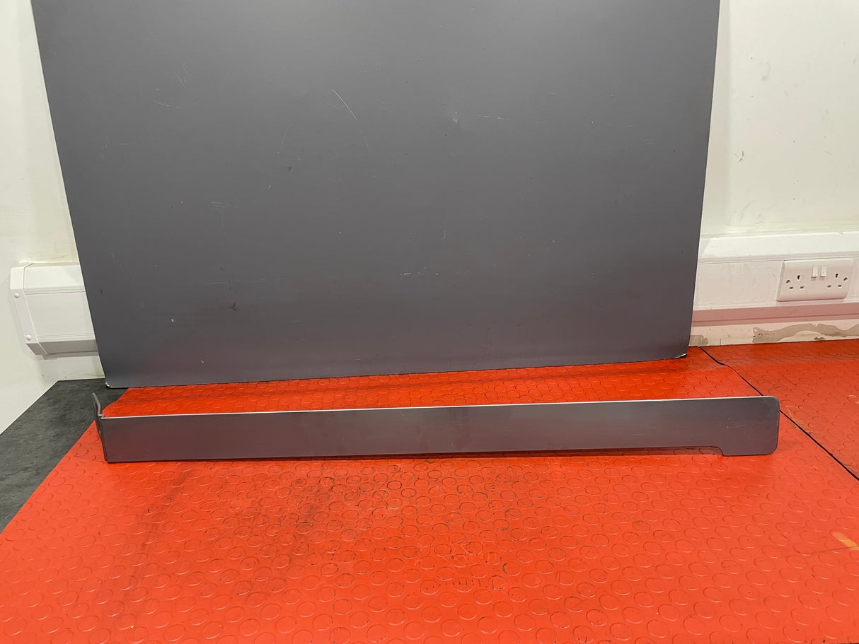 Vauxhall Vivaro/Citroen Dispatch/Peugeot Expert/Toyota Proace/Fiat Scudo DOOR RUNNER MOULDING COVER Passenger's Side (GREY) 2016-2024 P/N 9808384380