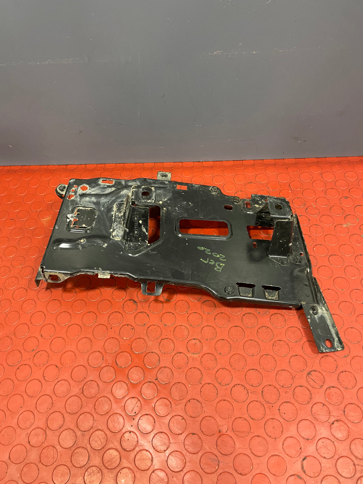 Citroen Berlingo/Peugeot Partner/Vauxhall Combo/Toyota Proace City BATTERY HOLDER 1.5 2019-2024 P/N 9815288480-2 / 9815288580