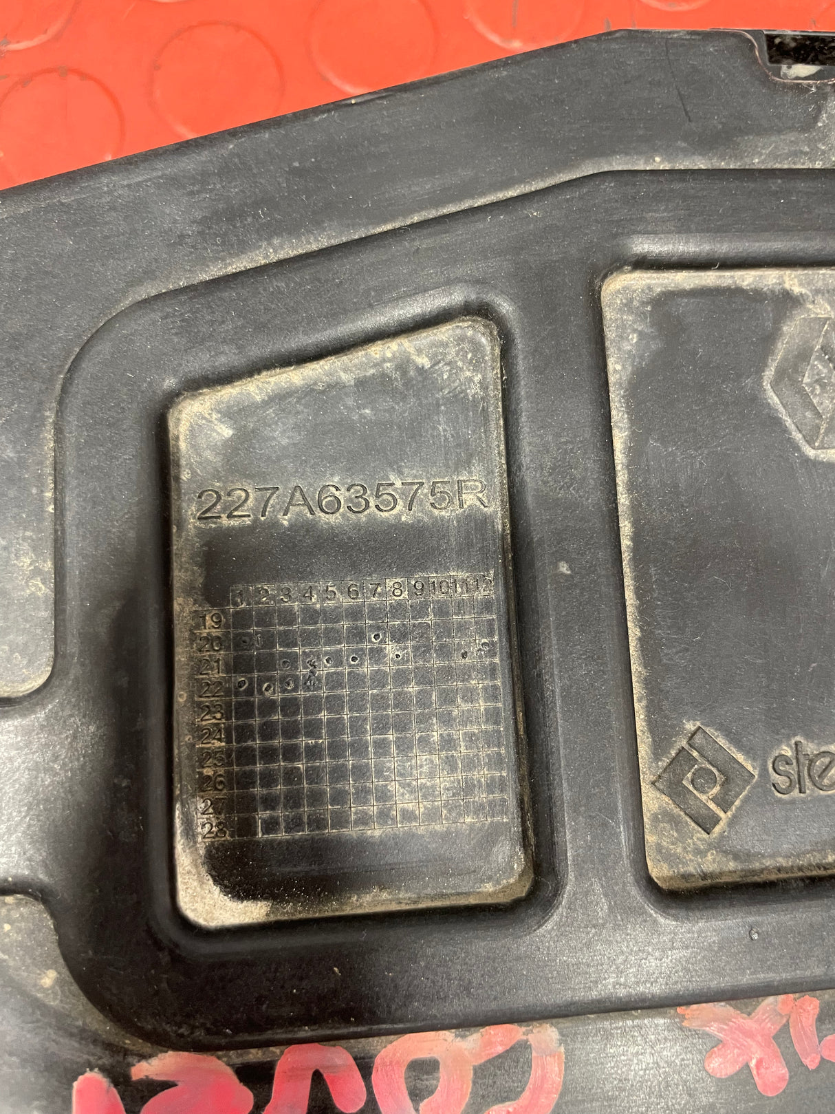 Renault Trafic/Nissan NV300 FUSE BOX COVER 2019-2024 P/N 227A63575R