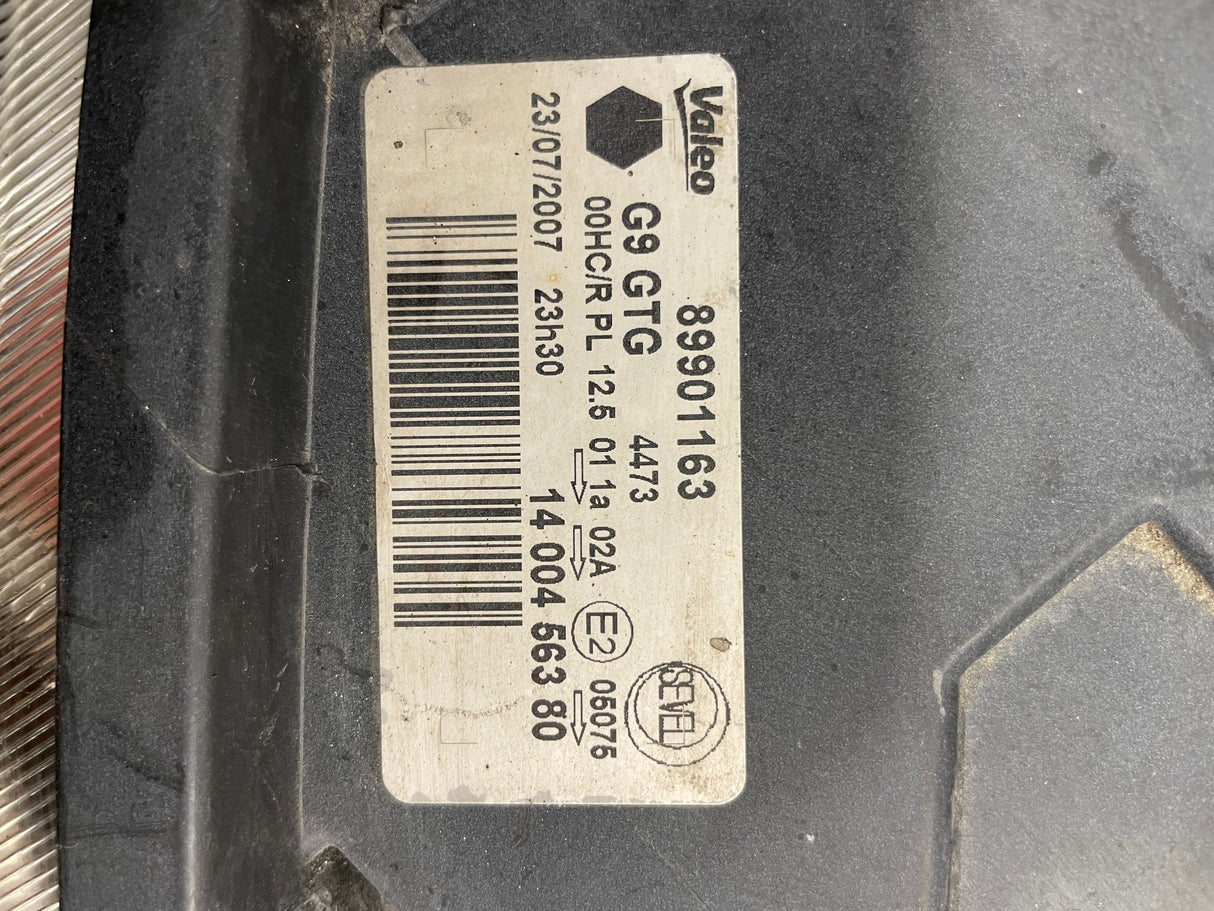 Citroen Dispatch/Peugeot Expert/Toyota Proace/Fiat Scudo HEADLIGHT Passenger's Side (1 Bulb Missing/Partly Yellowish Lens ) 2007-2016 P/N 89901163