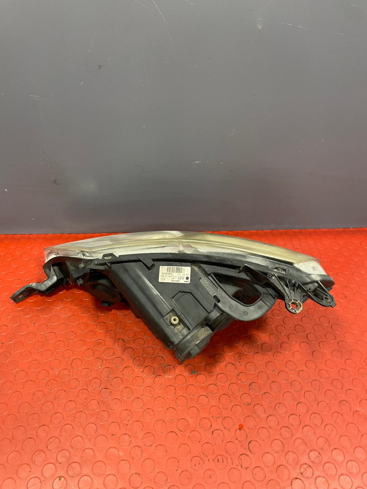 Citroen Dispatch/Peugeot Expert/Toyota Proace/Fiat Scudo HEADLIGHT Driver's Side (Partly Yellowish Lens ) 2007-2016 P/N 89901162