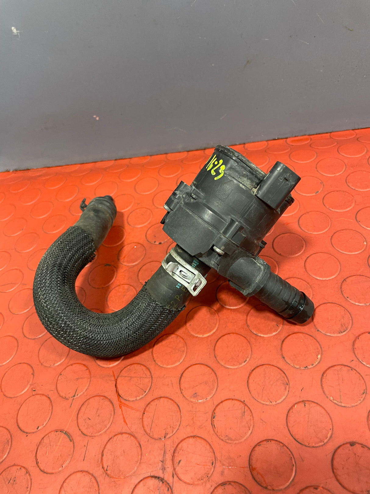 Ford Transit AUXILIARY COOLANT PUMP/WATER PUMP 2.0 MK8 2016-2023 P/N KK2118D473BE