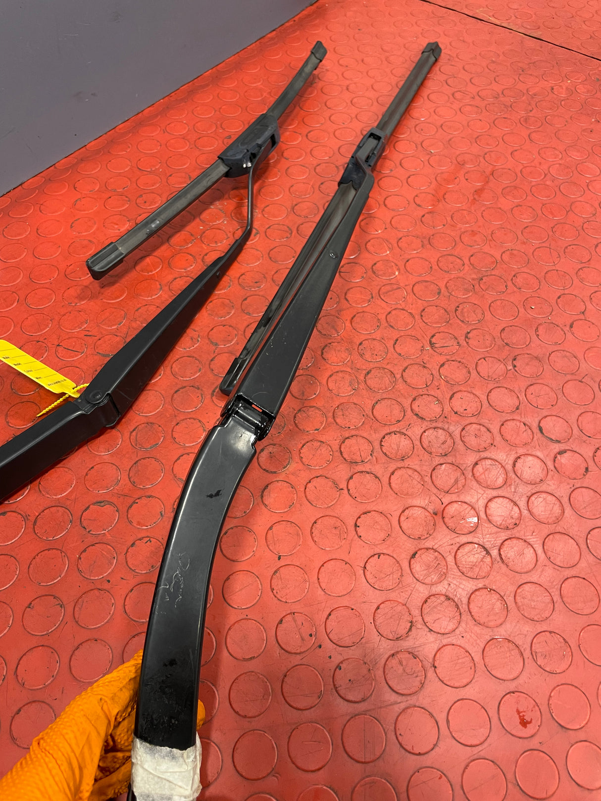 Toyota Hilux Invincible SET OF WIPER ARM LEFT & RIGHT W/ BOSCH BLADE 2017 P/N 5782525PA/5782526DR