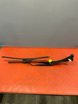 Toyota Hilux Invincible SET OF WIPER ARM LEFT & RIGHT W/ BOSCH BLADE 2017 P/N 5782525PA/5782526DR