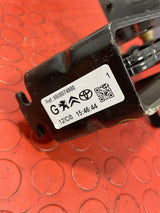 Vauxhall Vivaro/Citroen Dispatch/Peugeot Expert/Toyota Proace/Fiat Scudo CENTRE SLIDING DOOR ROLLER LEFT SIDE 2016-2024 P/N 9808074980