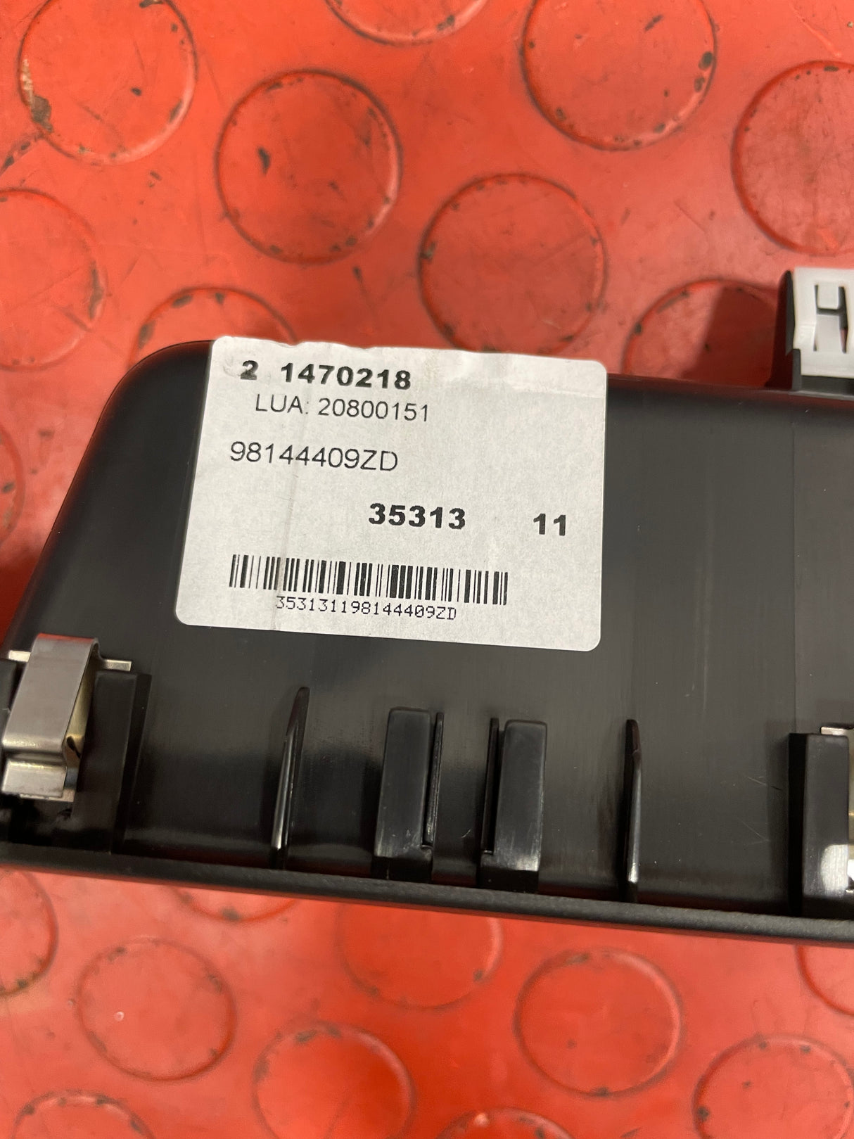 Vauxhall Vivaro/Citroen Dispatch/Peugeot Expert/Toyota Proace/Fiat Scudo PASSENGER'S SIDE WINDOW CONTROL SWITCH 2016-2024 P/N 98144409ZD