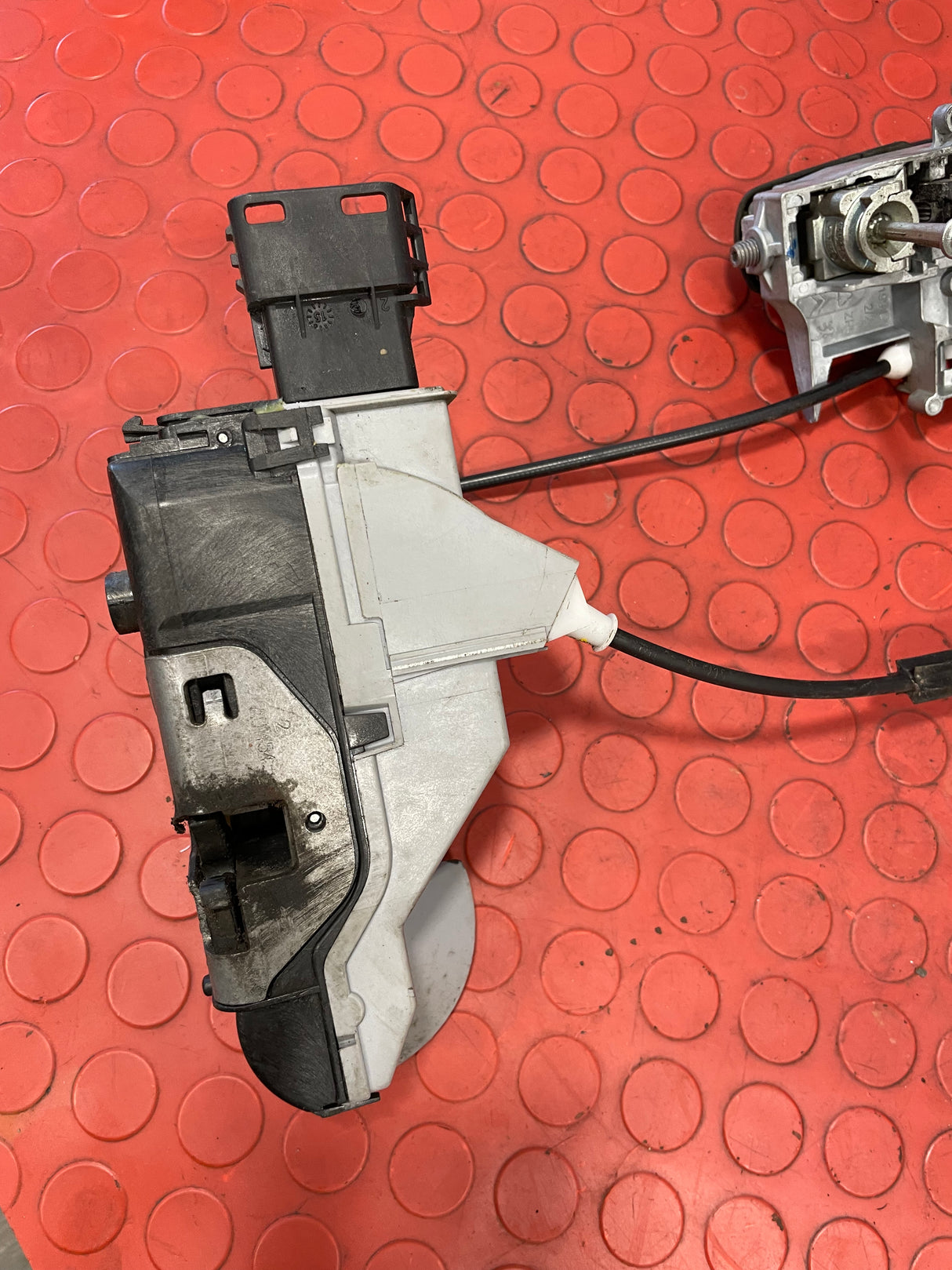 Citroen Berlingo/Peugeot Partner DRIVER'S SIDE FRONT DOOR OPENER SET 2008-2018 P/N 9680168580 / A01454
