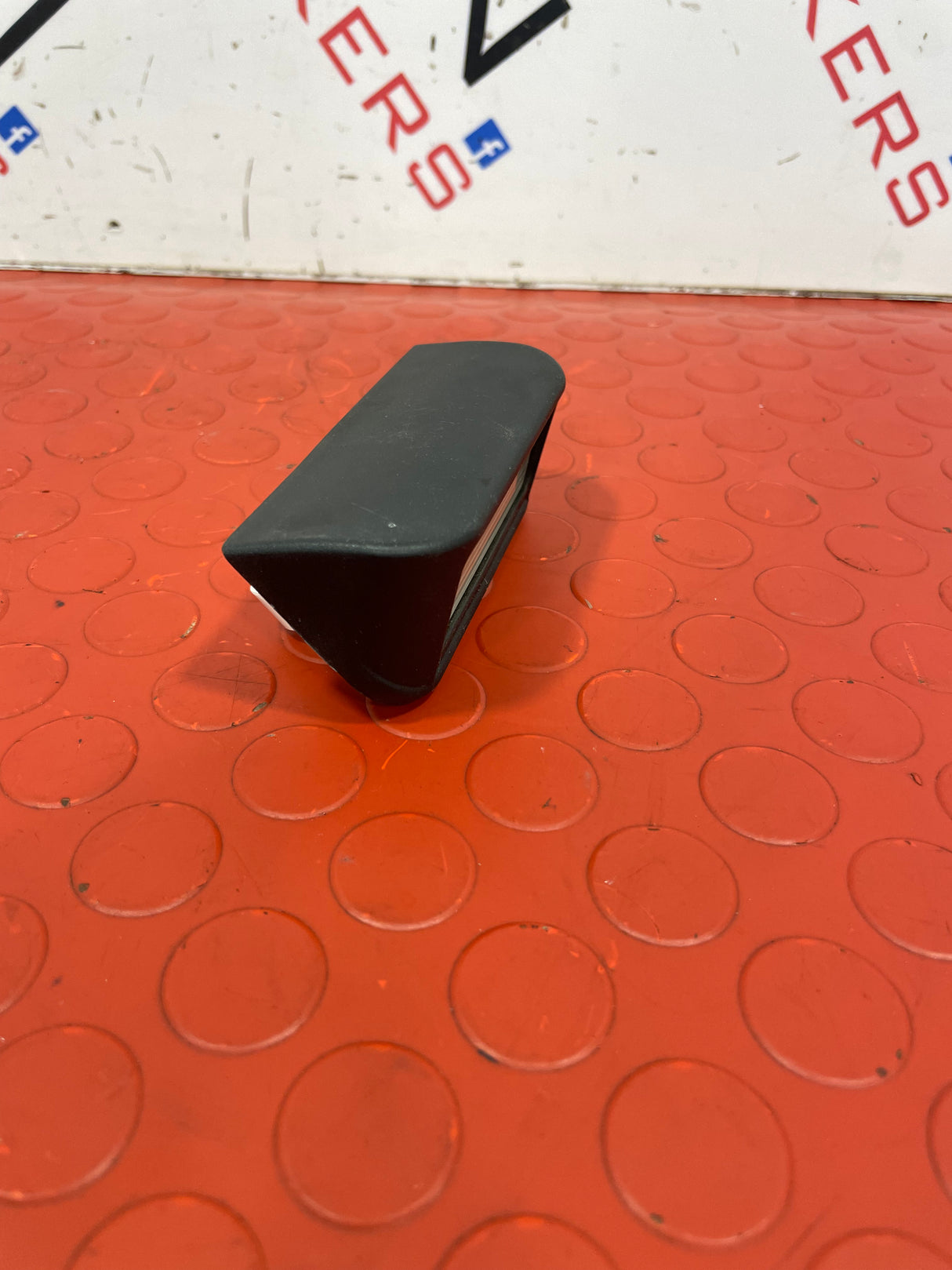 Citroen Berlingo/Peugeot Partner REAR NUMBER PLATE LIGHT HOUSING ONLY 2008-2019 P/N 9683421680