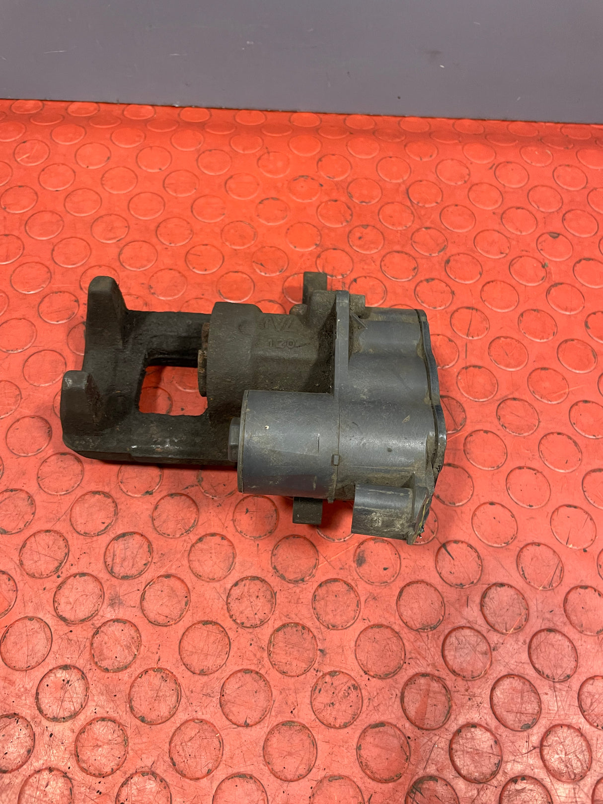 Citroen Berlingo/Peugeot Partner/Vauxhall Combo/Toyota Proace City REAR BRAKE CALIPER (Electric Socket Crack Repaired/2Pin) Passenger's Side 2019-2024 1.5 P/N 9819059380