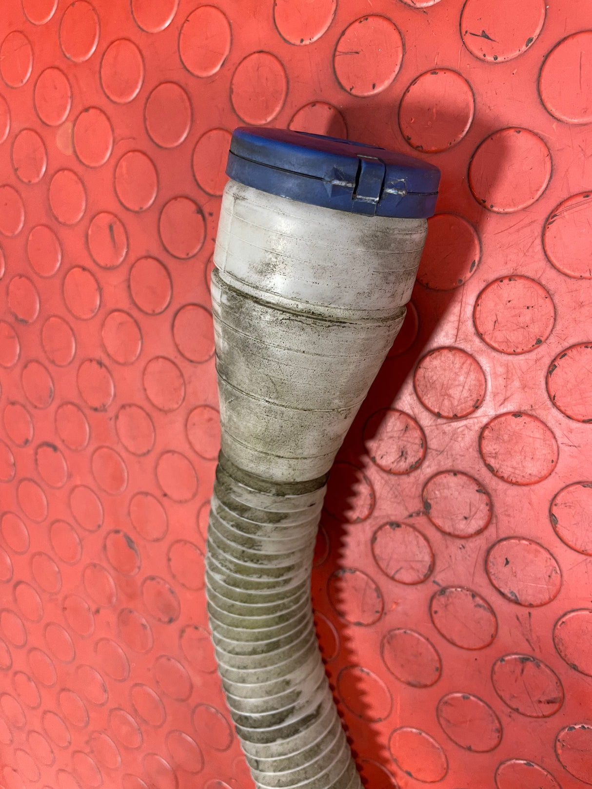 Citroen Berlingo/Peugeot Partner WINDSCREEN WASHER RESERVOIR PIPE w/ CAP 2008-2018 P/N 9637915780