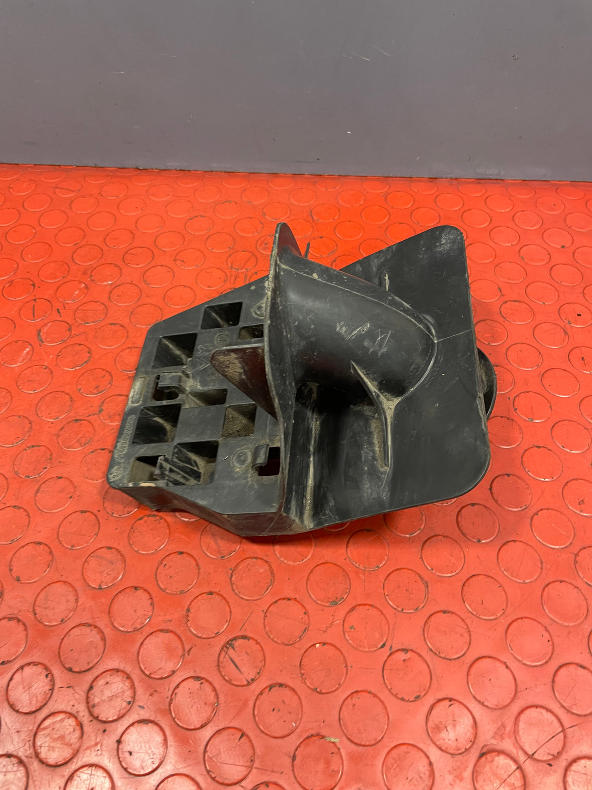 Citroen Berlingo/Peugeot Partner AIR INTAKE PIPE BRACKET 1.6 HDI 2008-2018 P/N 9685952880
