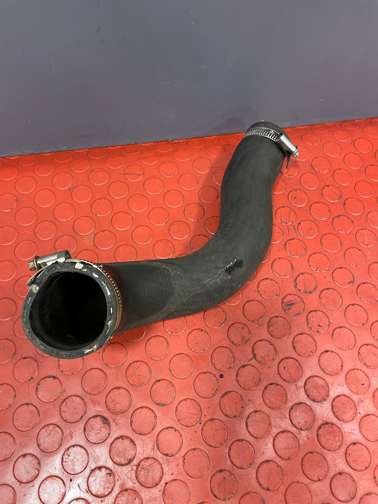 Ford Transit MK8 AIR INTERCOOLER PIPE HOSE 2.0 2018-2022 P/N GK216F073AC - 1