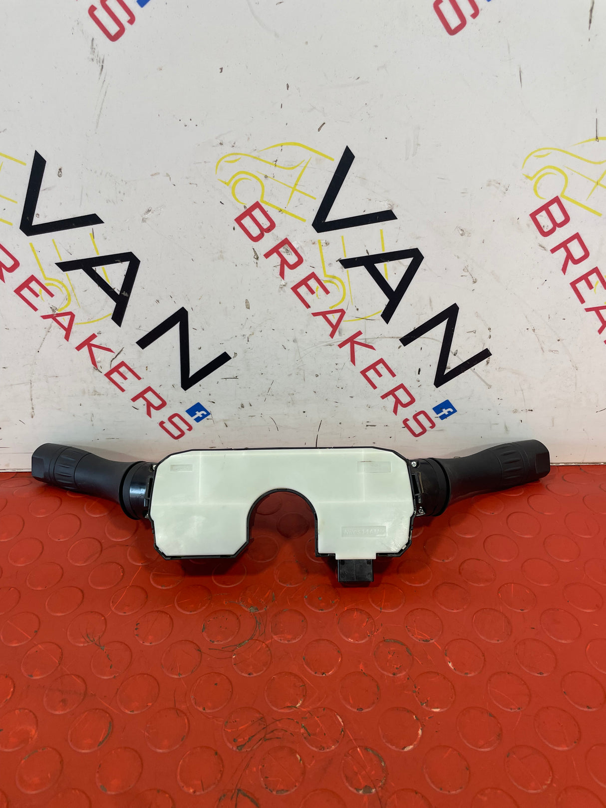 Nissan Navara WINDOW WIPER/ INDICATOR CONTROL SWITCH P/N 479455BC1A