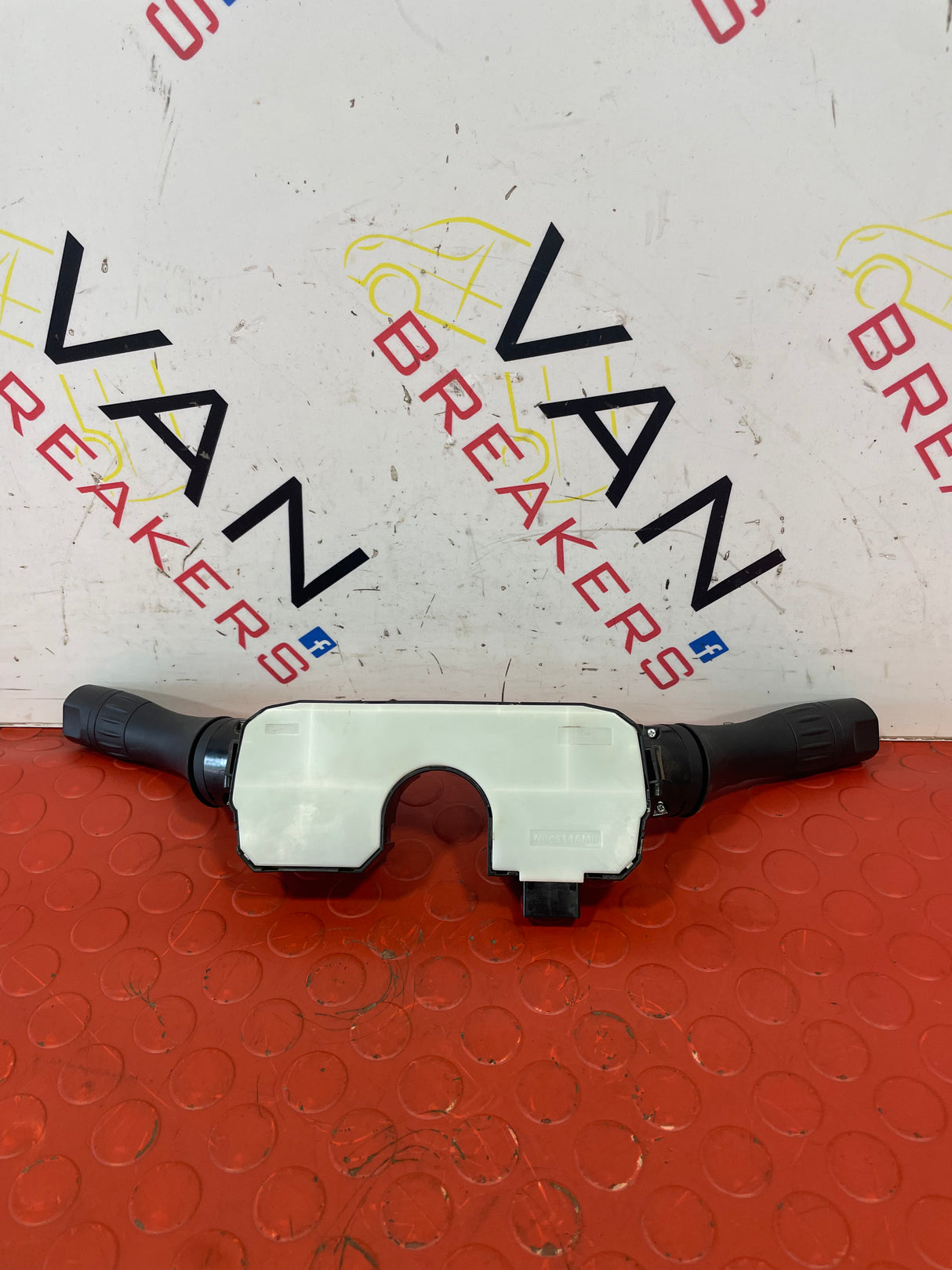 Nissan Navara WINDOW WIPER/ INDICATOR CONTROL SWITCH P/N 479455BC1A