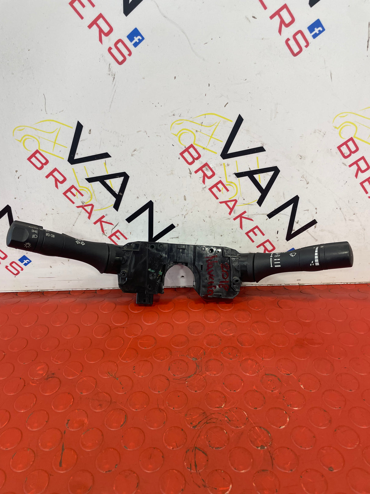 Nissan Navara WINDOW WIPER/ INDICATOR CONTROL SWITCH P/N 479455BC1A