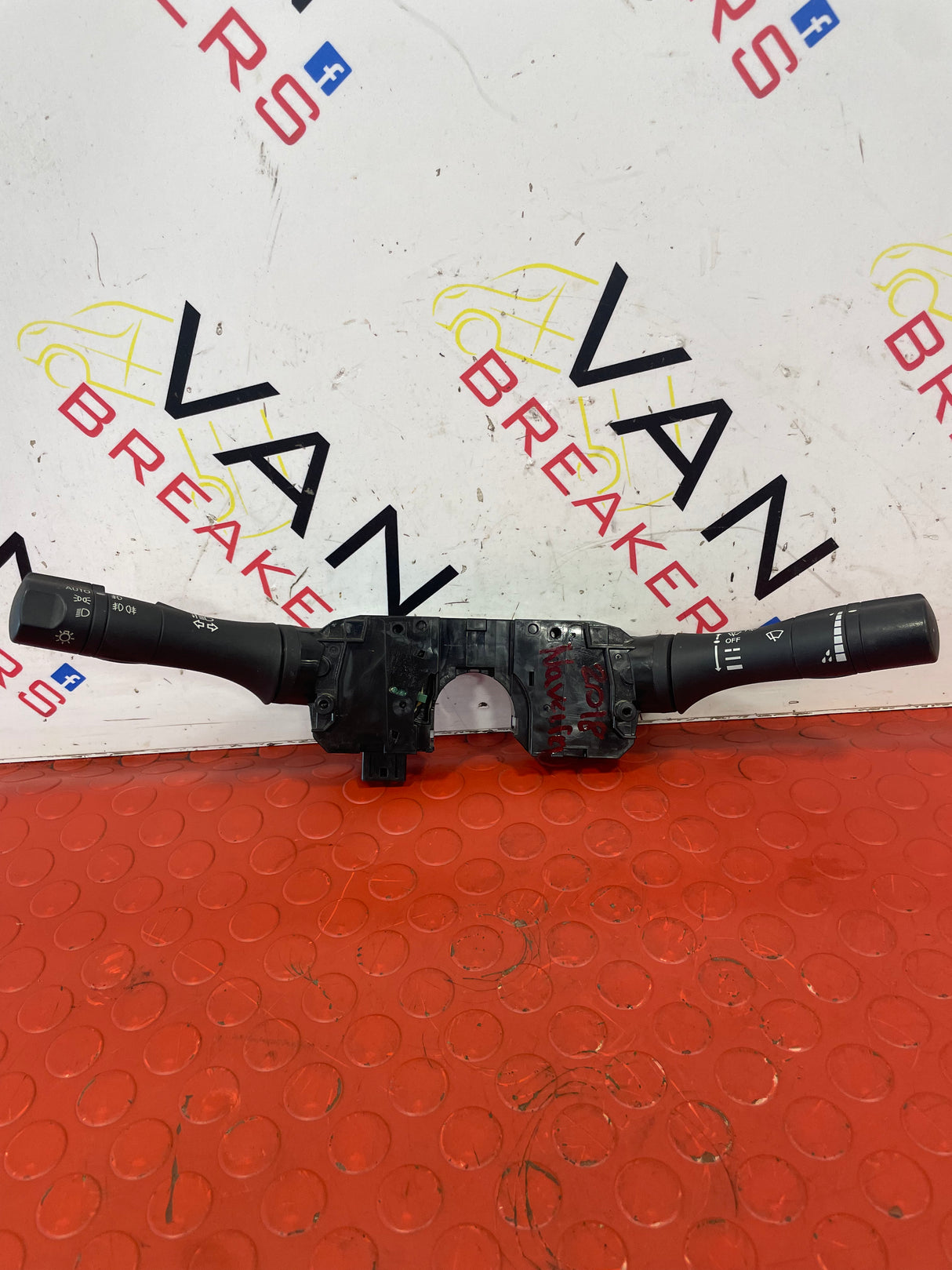Nissan Navara WINDOW WIPER/ INDICATOR CONTROL SWITCH P/N 479455BC1A