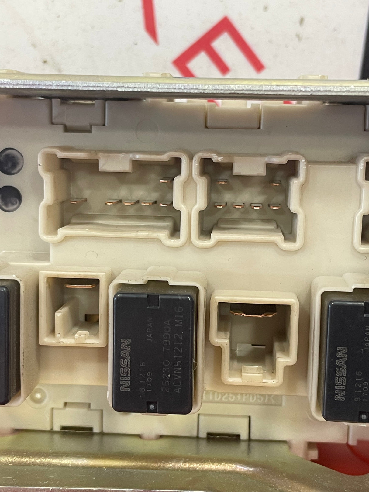 Nissan Navara 2.3 INTERIOR FUSE BOX 2016-2020 P/N 4KJ0A5J14