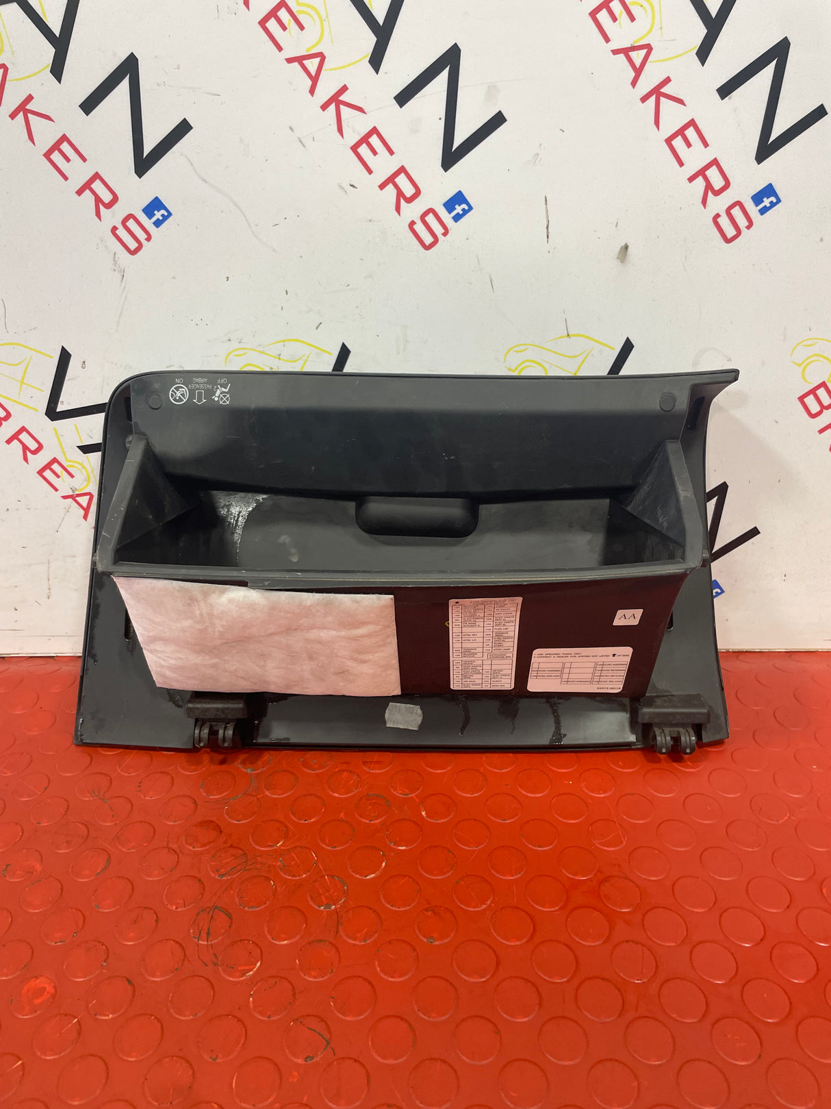 Nissan Navara GLOVE COMPARTMENT 2018 P/N 243134KJ1A