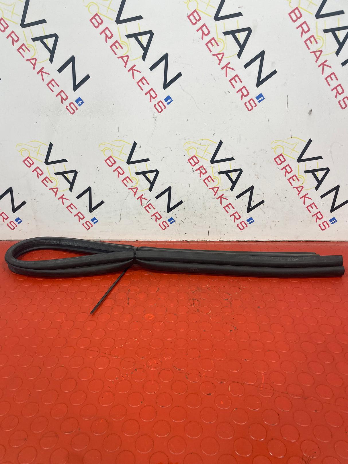 Citroen Berlingo/Peugeot Partner FRONT AIR INTAKE GRILL RUBBER SEAL 2008 >on P/N 9816782280