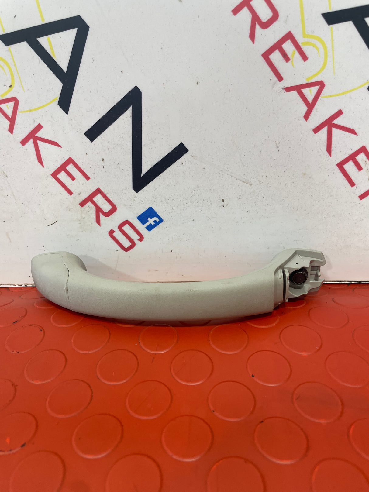 Nissan Navara REAR GRAB HANDLE (FITS BOTH SIDES) P/N 739401VA7A