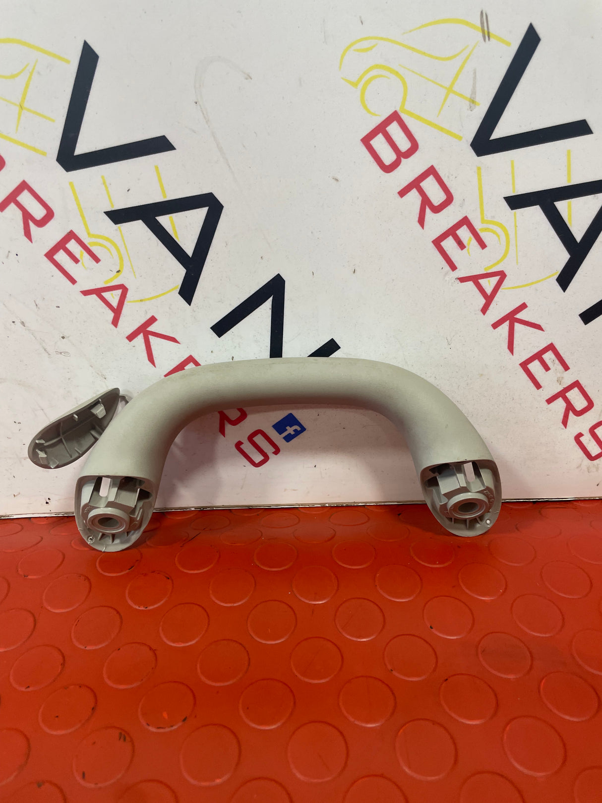 Nissan Navara FRONT ROOF PILLAR GRAB HANDLE 2015-2024 P/N 739424KJ0B