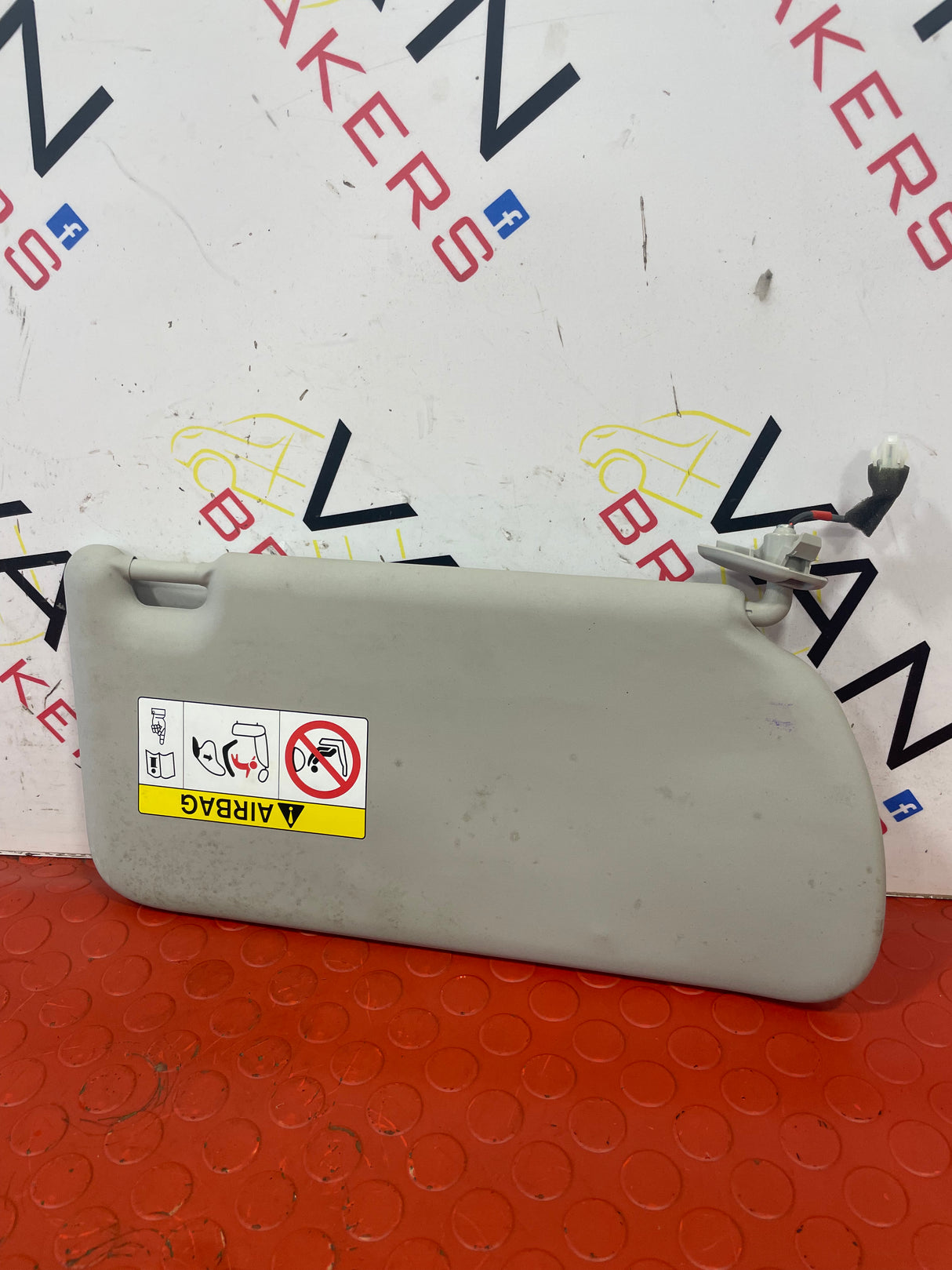 Nissan Navara P/S SUN VISOR 2015-2024 P/N 964015JU0D