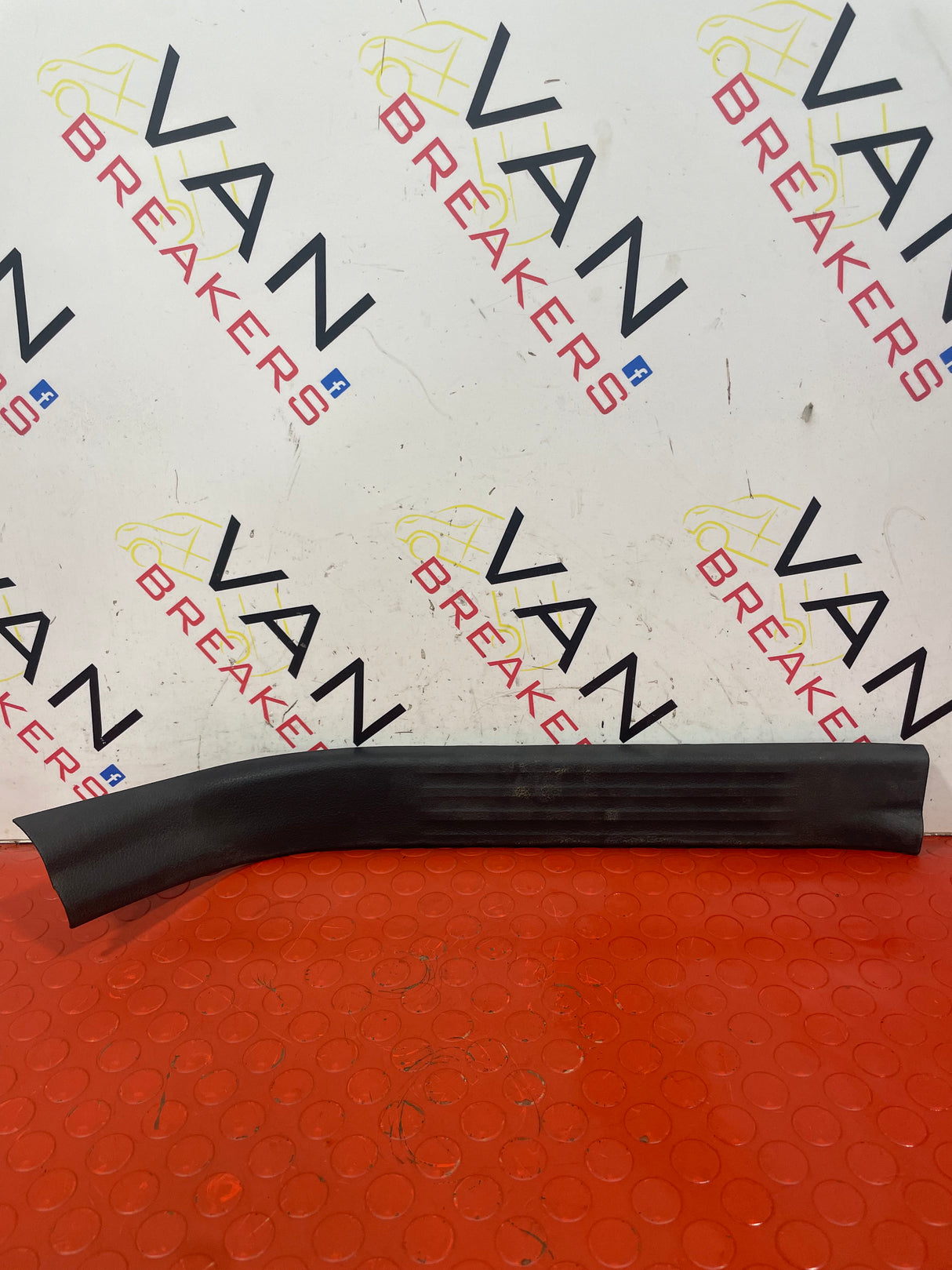 Nissan Navara D/S REAR KICK PLATE PANEL TRIM 2015-2024 P/N 769B64KJ1A
