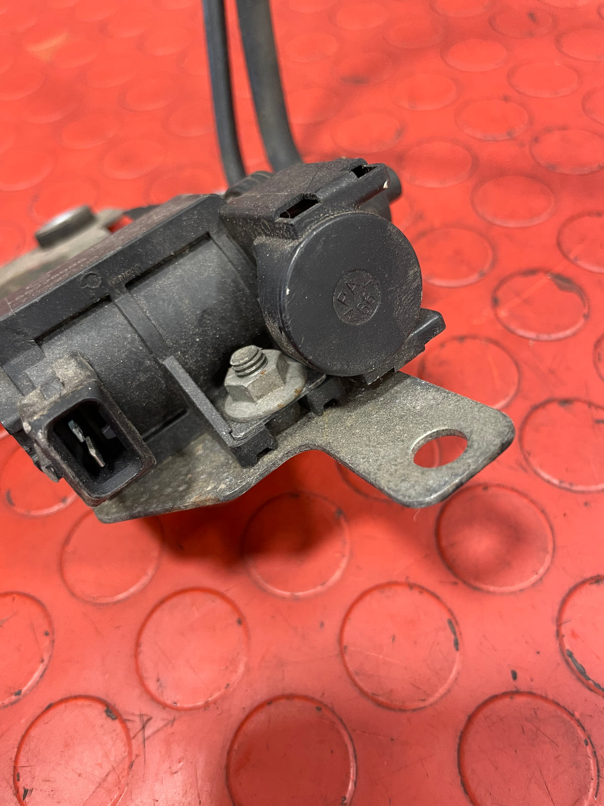 Fiat Doblo/Peugeot Bipper TURBO PRESSURE SOLENOID AND BRACKET 2013 P/N 55228986