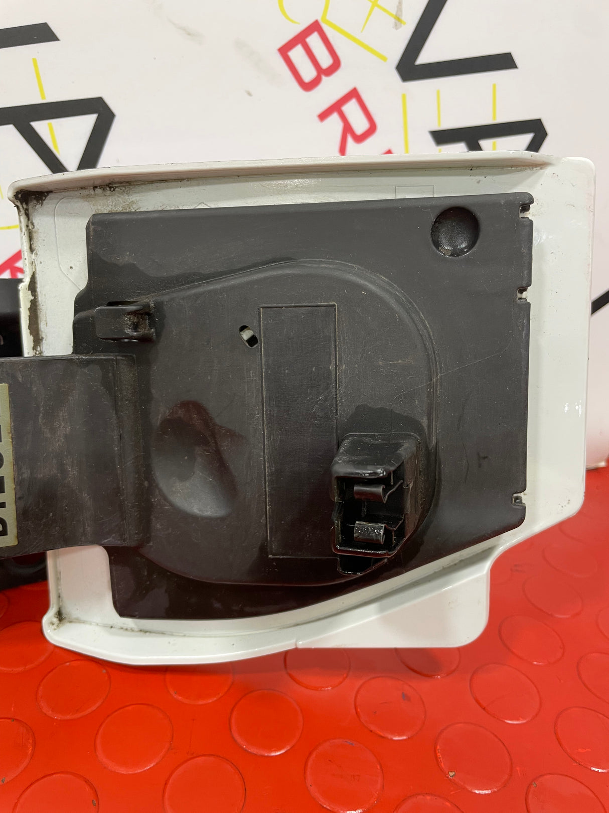 Vauxhall Vivaro B MK2 Renault Trafic MK3 FUEL FILLER FLAP (NON ADBLUE) WHITE 2014-2018 P/N 781207731R