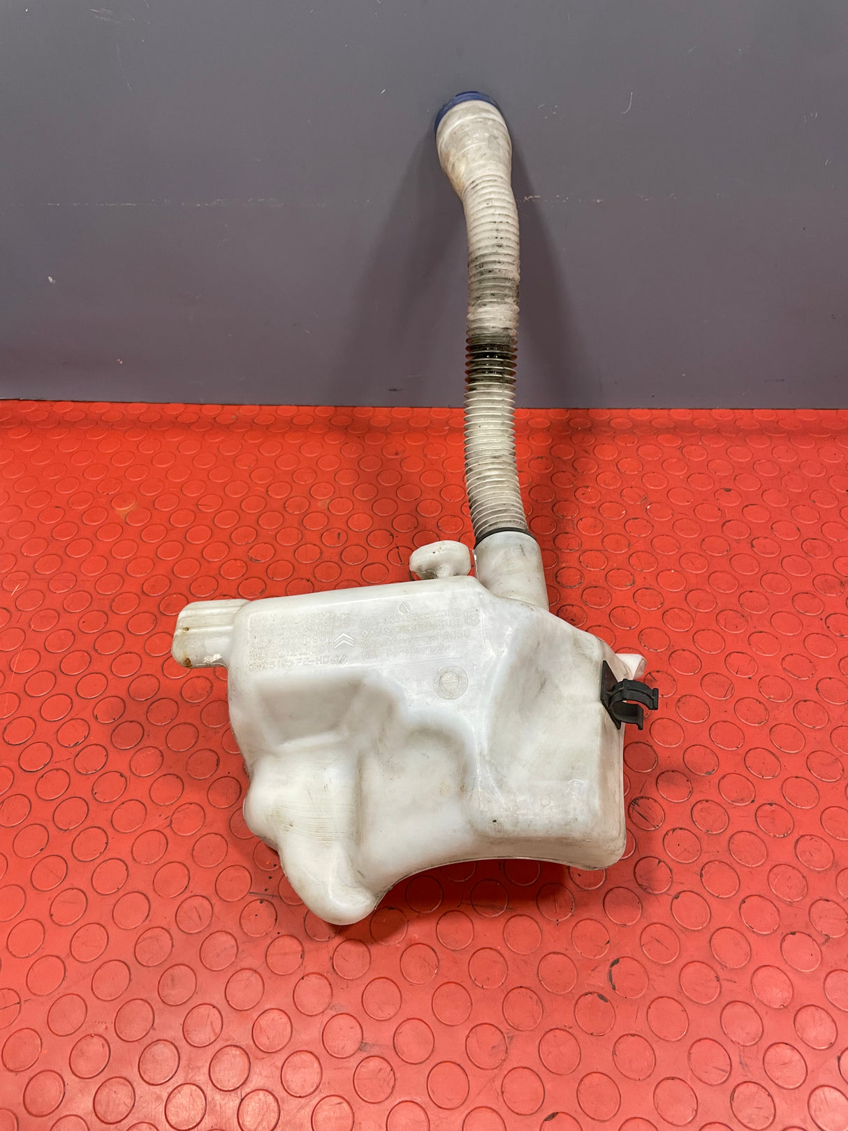 Citroen Berlingo/Peugeot Partner WASHER BOTTLE WITH FILLER NECK (NO PUMP) 2008-2018 P/N 9671568380