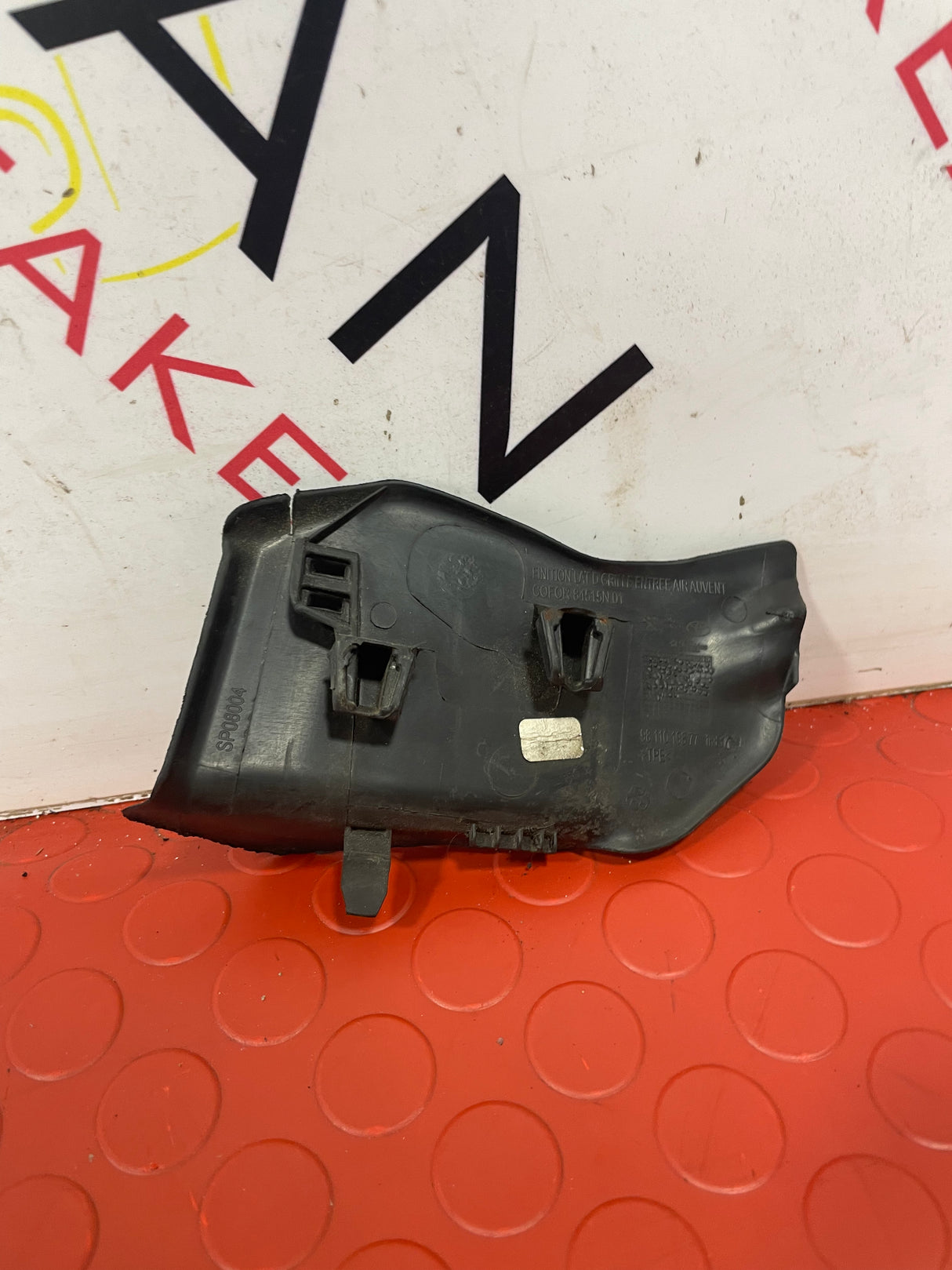Citroen Dispatch/ Peugeot Expert/ Toyota Proace/ Vauxhall Vivaro(19) FRONT WIPER COWL TRIM 2016-2023 P/N 9811019877