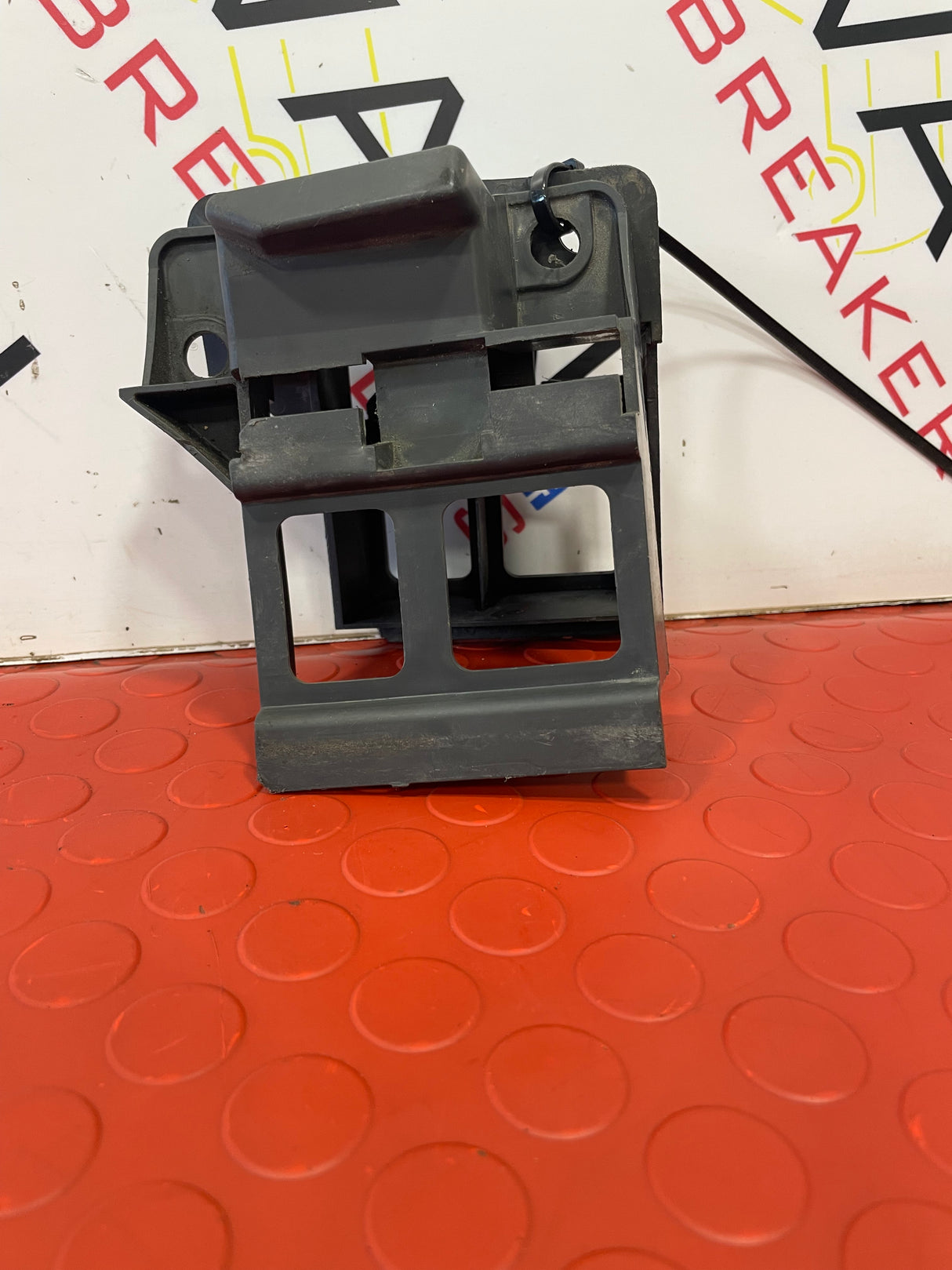 Mercedes Sprinter 906 FRONT BUMPER BRACKETS 2011   P/N A9066850263 A