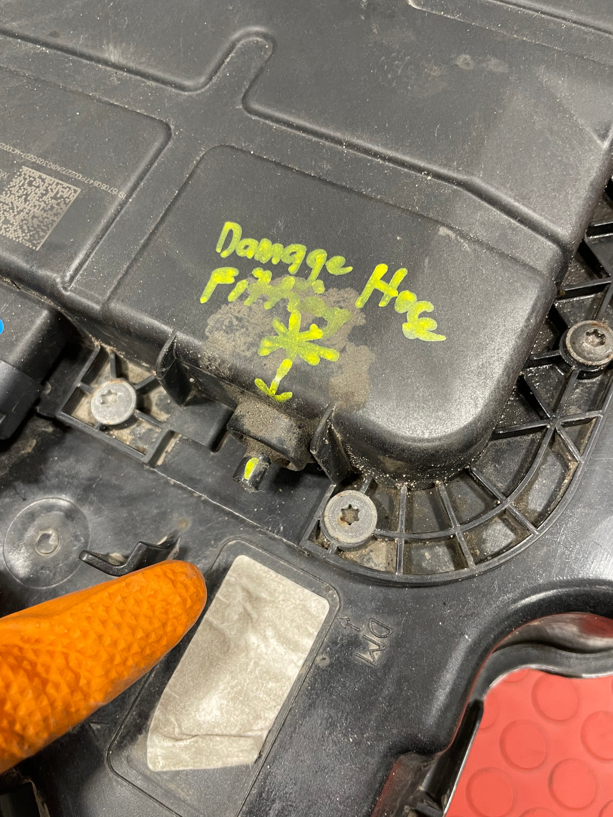 Citroen Berlingo/Peugeot Partner/Toyota Proace City/Vauxhall Combo ADBLUE TANK (Damage in Upper Hose Fitting Please see Photos) 2019-2024 P/N 9817601880 - 2