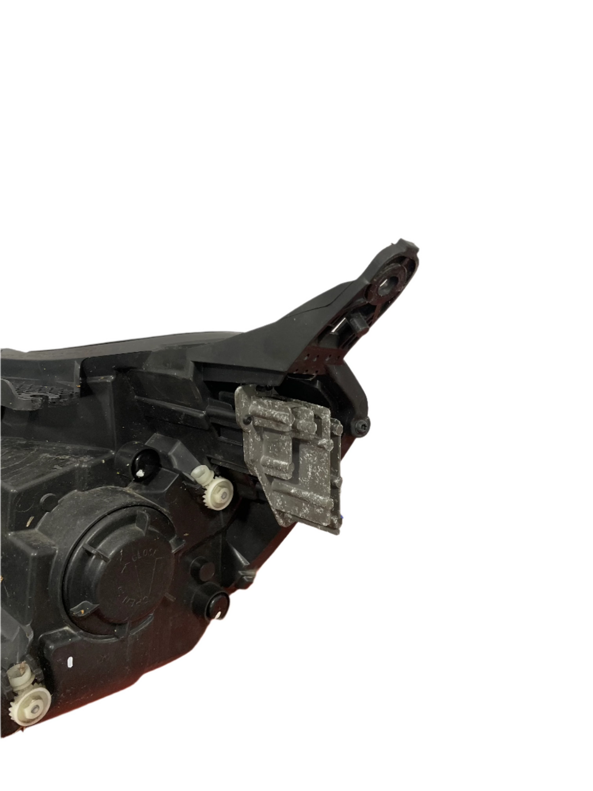 Maxus Deliver 9 2021 DRIVERSIDE HEADLIGHT (DAMAGED CLIPS) P/N C00076962