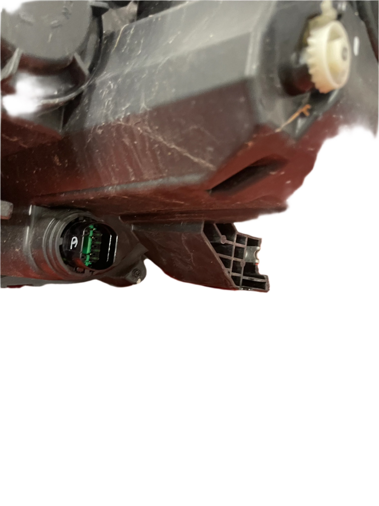 Maxus Deliver 9 2021 DRIVERSIDE HEADLIGHT (DAMAGED CLIPS) P/N C00076962
