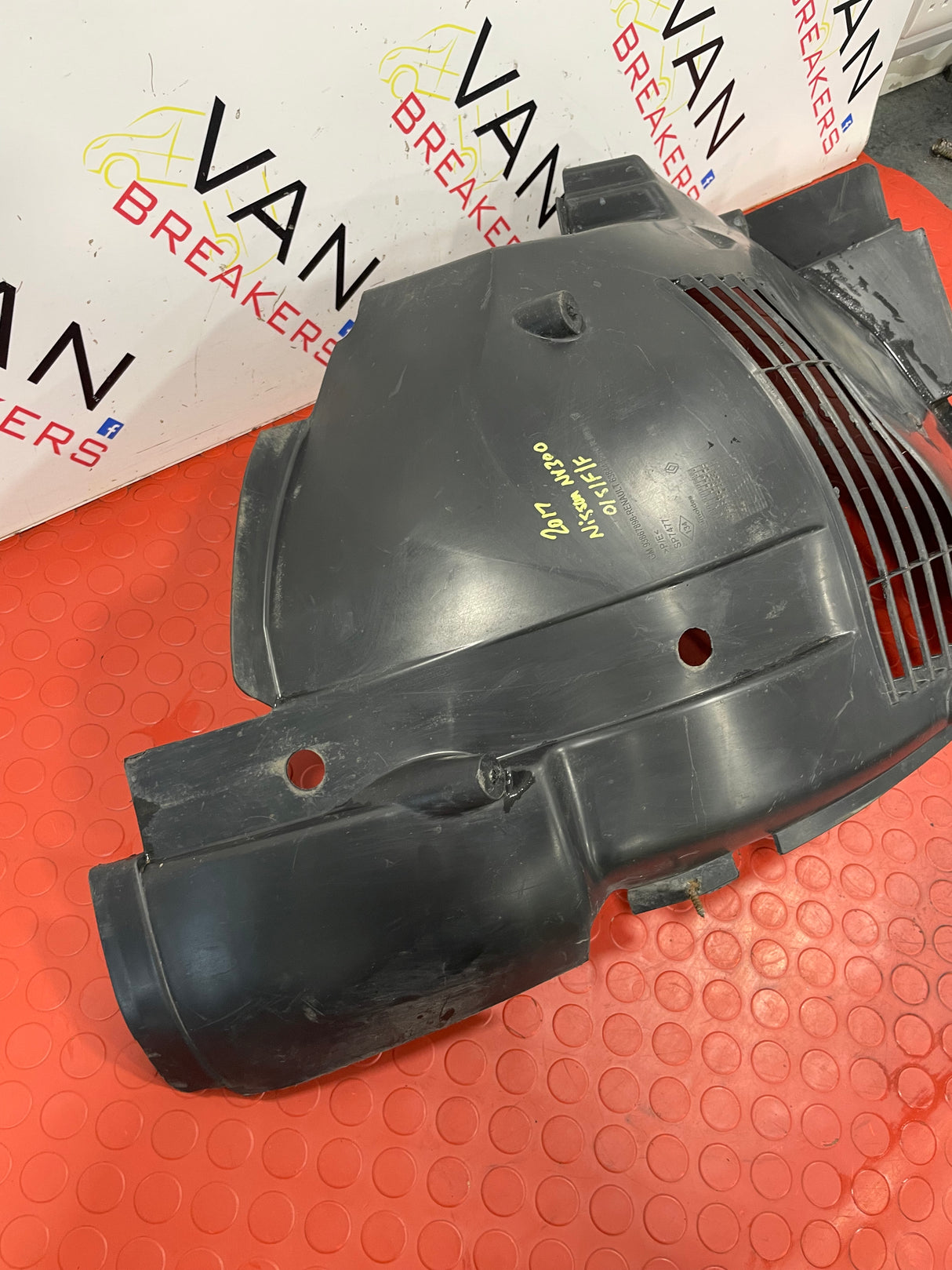 Renault Trafic Nissan NV300 FRONT RIGHT ARCH SPLASH GUARD 2014-2019 P/N 638449610R