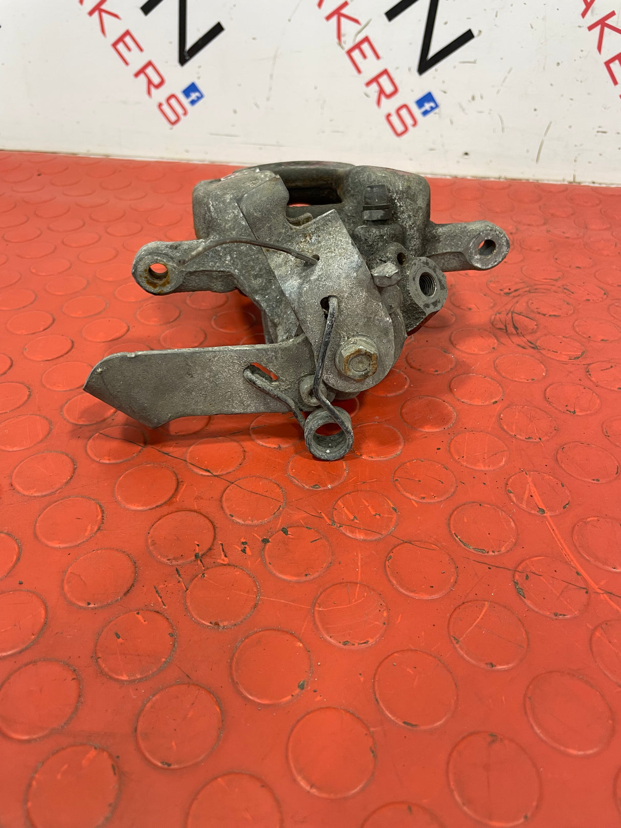 Citroen Dispatch/ Peugeot Expert/ Toyota Proace/ Vauxhall Vivaro(19) REAR LEFT BRAKE CALIPER P/N 9805341780
