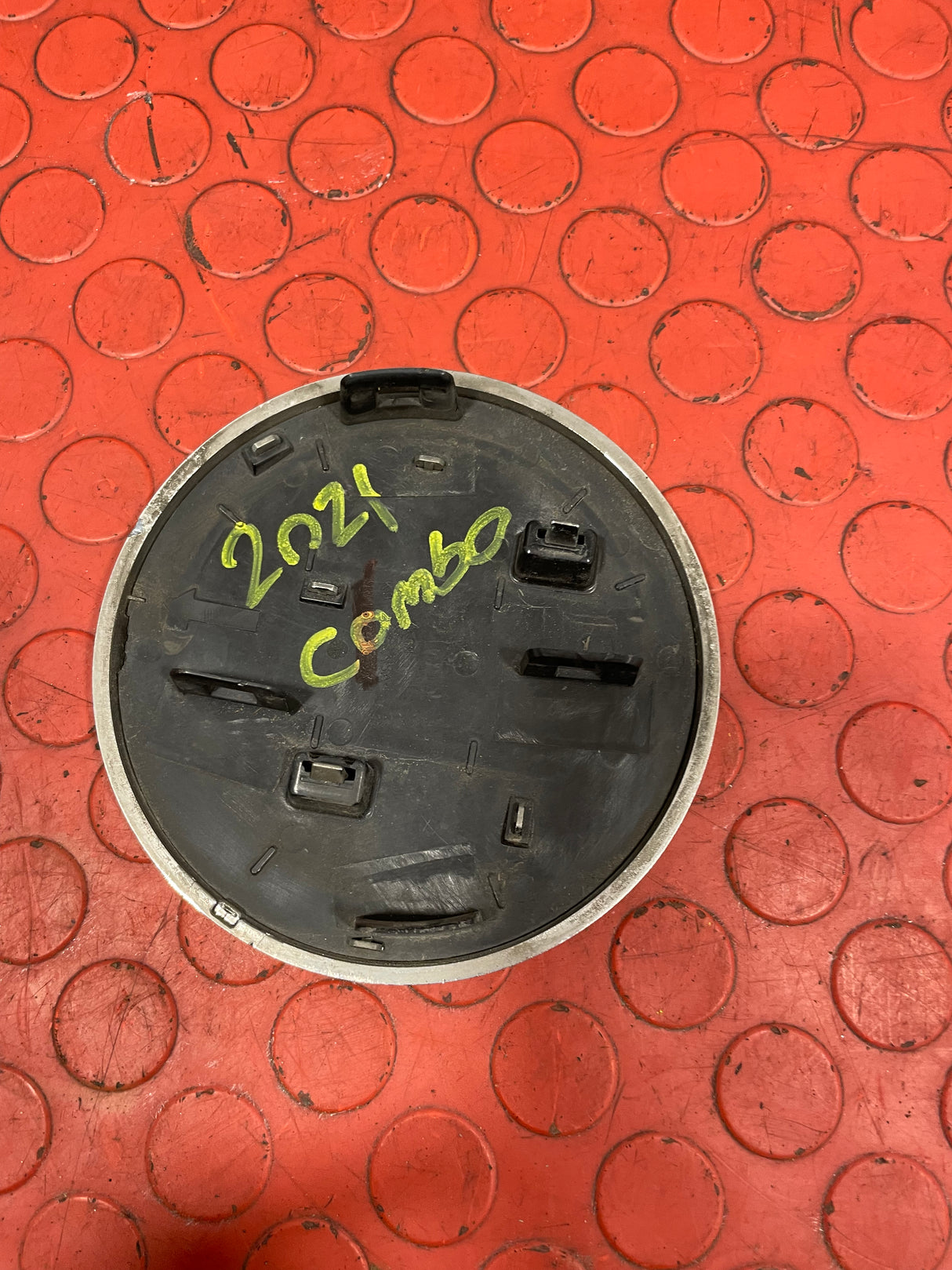 Vauxhall Combo FRONT GRIFFIN BADGE EMBLEM LOGO NAMEPLATE 2019-2024 P/N 98167915DX