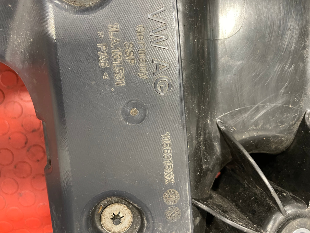 Volkswagen Transporter ADBLUE TANK w/ PUMP 2.0 2024 P/N 7LA131877E R/N 5WA131969 / 7LA971819A / 7LA131531