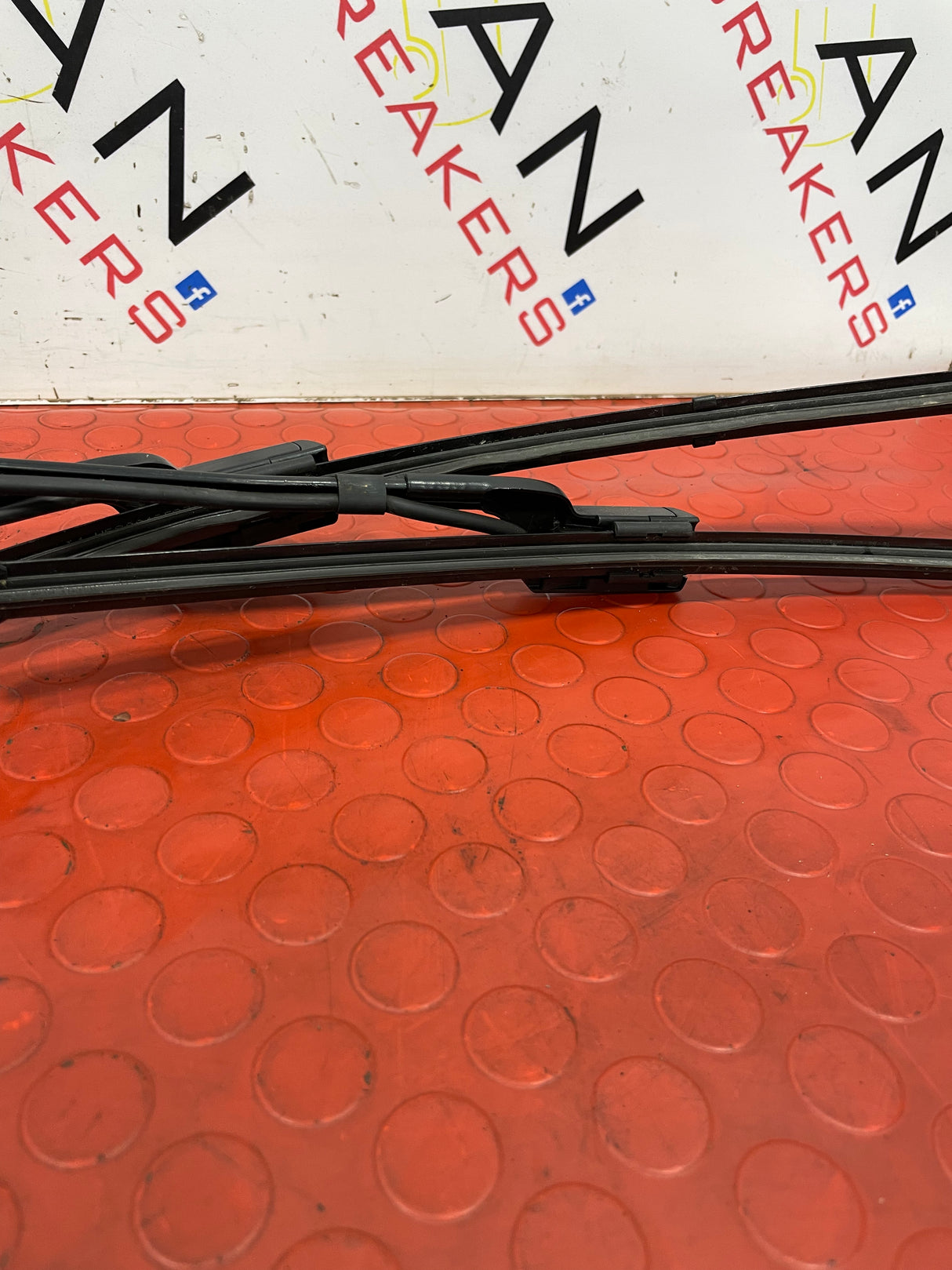 Citroen Berlingo/Peugeot Partner/Toyota Proace City/Vauxhall Combo WINDSCREEN WIPERS WITH BLADE (PAIR) 2020 P/N 9839408680 P/N 9839409180
