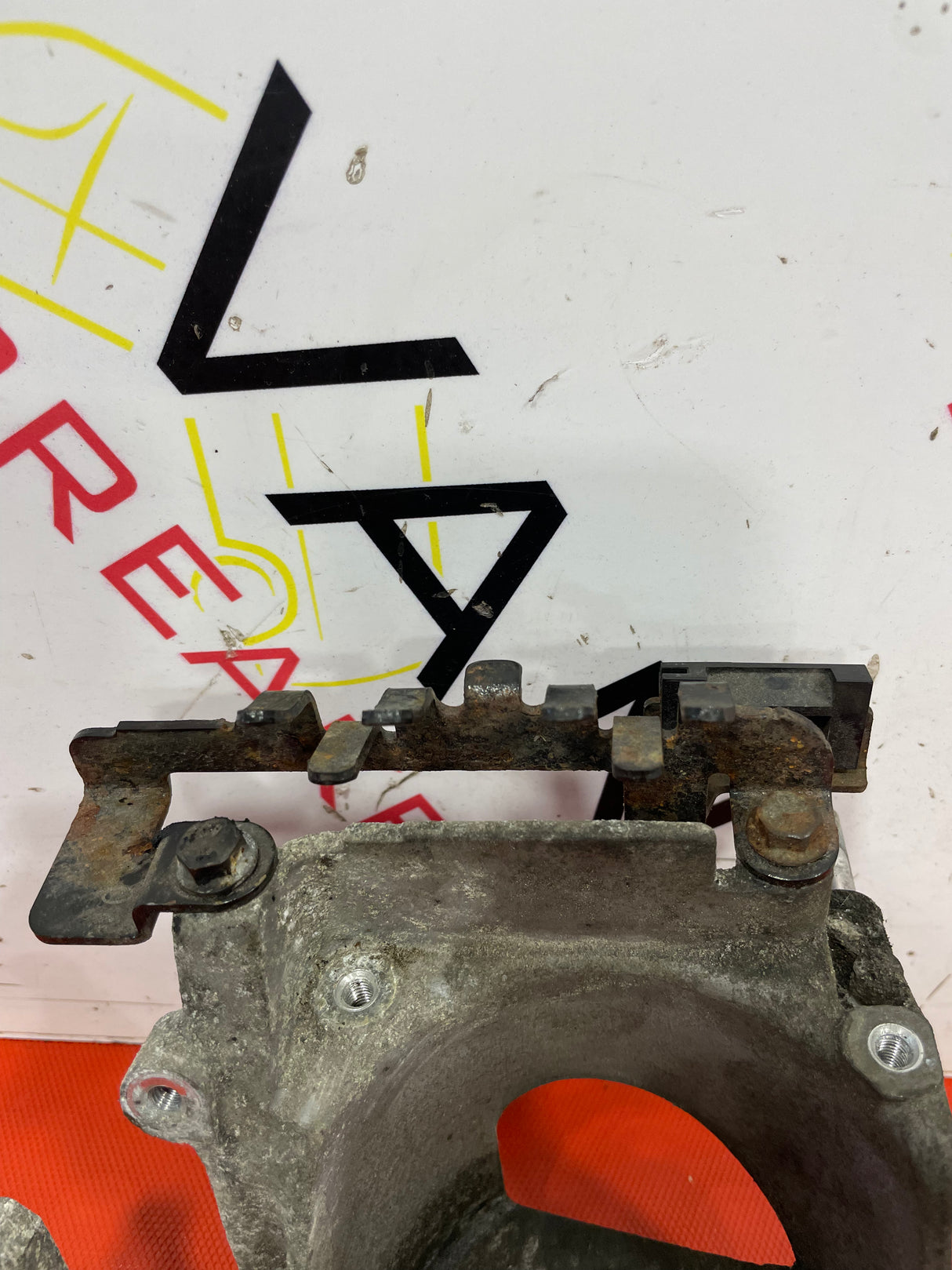 Peugeot Partner,208,308,3008,508/Citroen Berlingo,C4 FUEL PUMP BRACKET 1.6 2014 P/N 9672309580