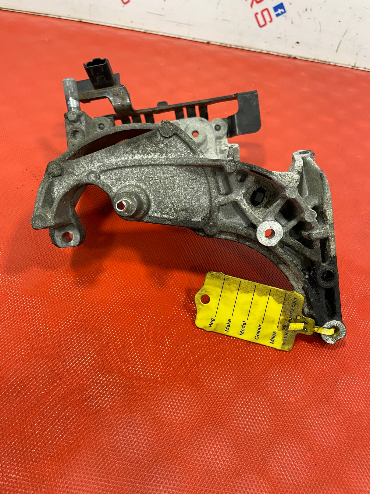Peugeot Partner,208,308,3008,508/Citroen Berlingo,C4 FUEL PUMP BRACKET 1.6 2014 P/N 9672309580