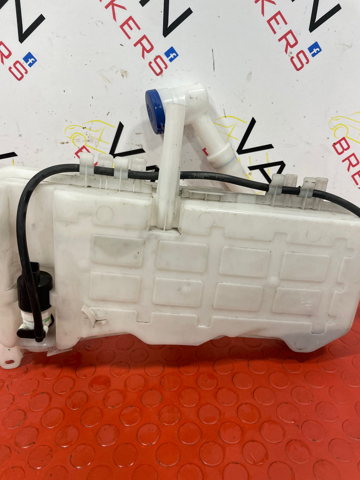 Citroen Berlingo/Peugeot Partner Vauxhall Combo WINDSCREEN WASHER BOTTLE WITH PUMP AND FILLER NECK 2019-2023 P/N 9817300980
