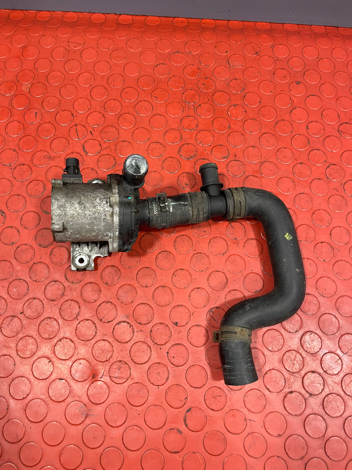 Saic Maxus Deliver 9 ELECTRIC COOLANT PUMP/WATER PUMP WITH HOSE (3 Pin) 2.0 2021-2024 P/N C00074835 / C00075385
