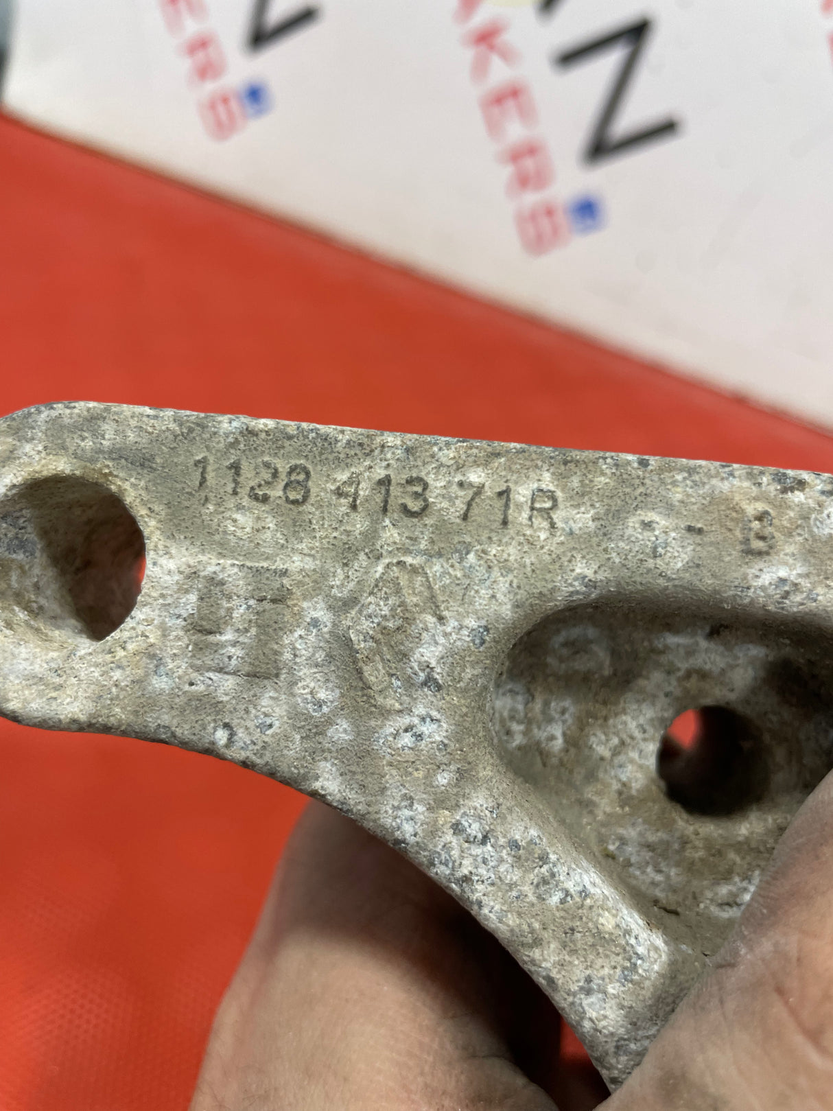 Renault ENGINE MOUNT  P/N 112841371R